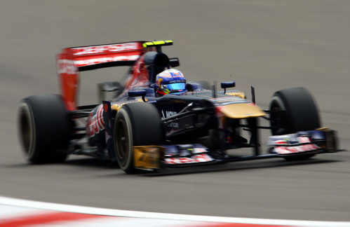 Daniel Ricciardo rueda con los medios por Nürburgring