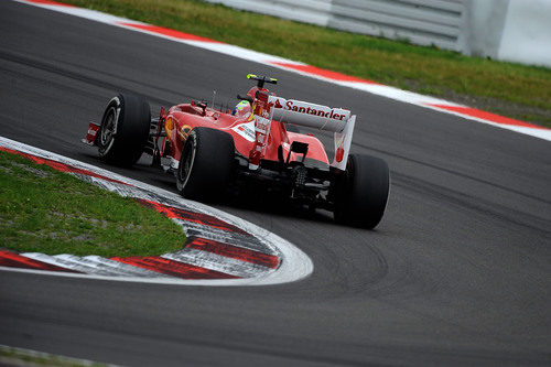 Parte trasera del F138 de Massa en los primeros libres del GP de Alemnaia 2013