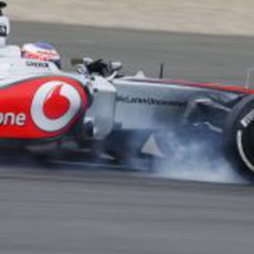 Jenson Button se pasa de frenada