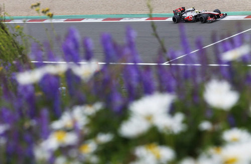Sergio Pérez afornta una de las últias curvas de Nürburgring