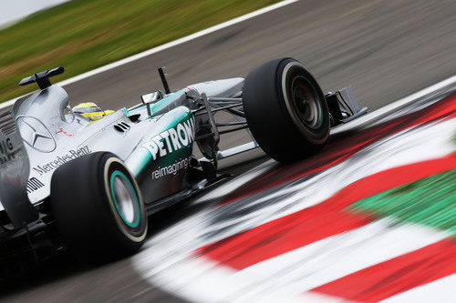 Nico Rosberg coge una curva en Nürburgring