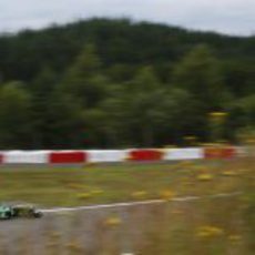 Giedo van der Garde atraviesa el circuito de Nürburgring durante los libres del viernes