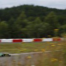 Giedo van der Garde atraviesa el circuito de Nürburgring durante los libres del viernes