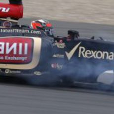 Kimi Räikkönen se pasa de frenada