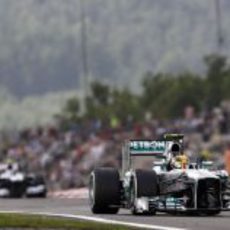 Lewis Hamilton vuela en Núrburgring