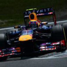 Mark Webber afronta la última chicane del Circuito de Nürburgring