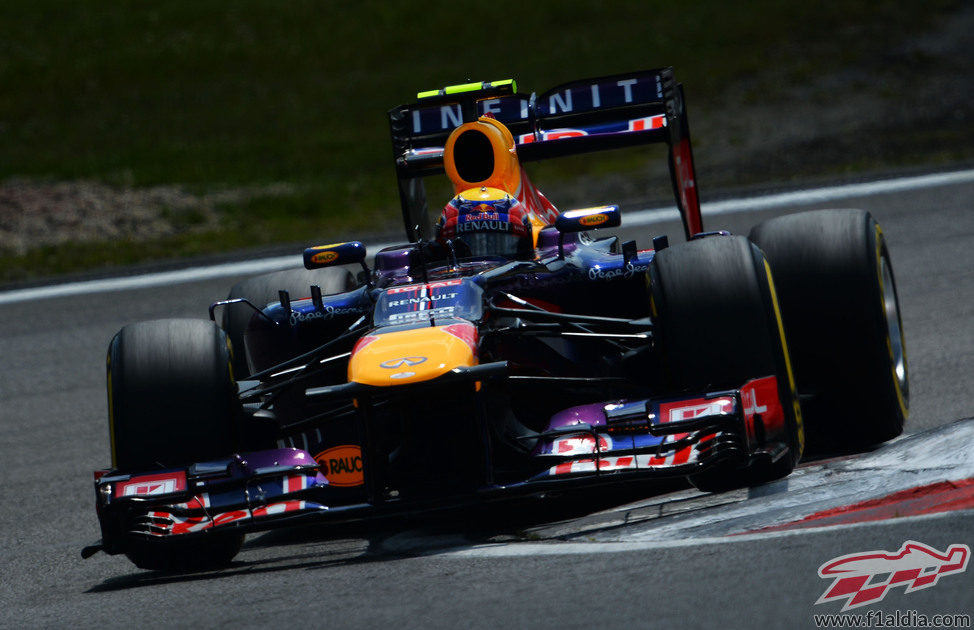 Mark Webber afronta la última chicane del Circuito de Nürburgring