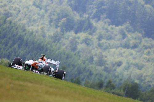 Adrian Sutil con el 'infierno verde' de fondo en Nürburgring