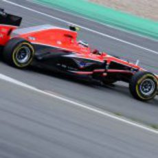 Jules Bianchi rueda con los blandos