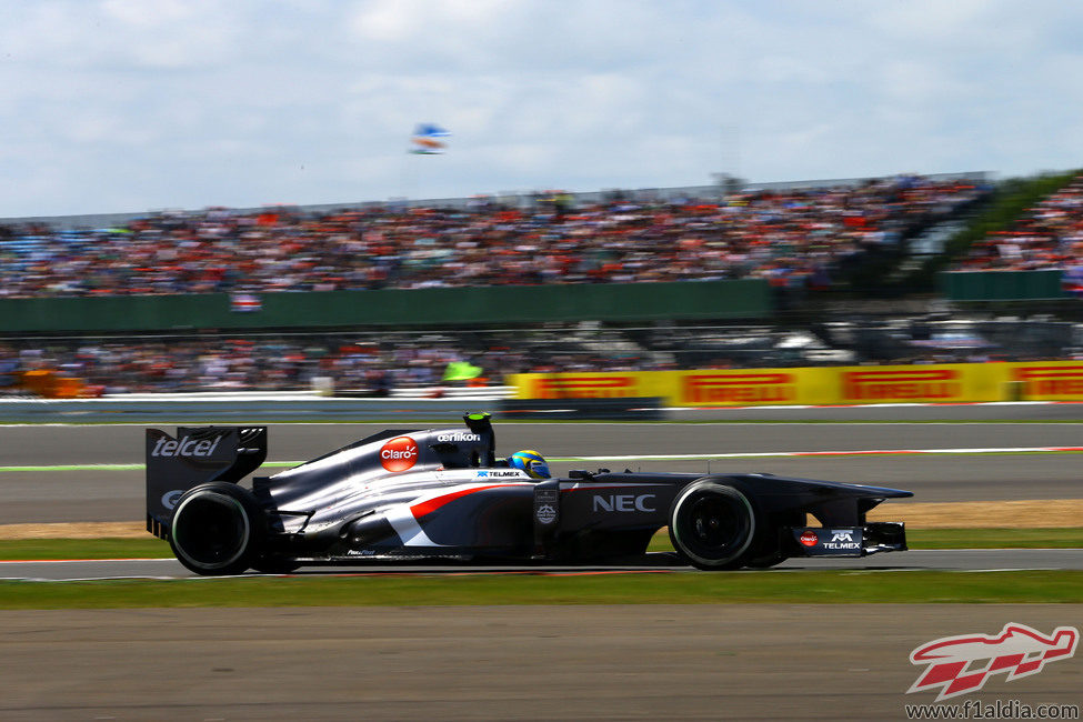 Esteban Gutiérrez afronta una de las curvas del circuito de Nürburgring