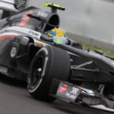 Esteban Gutiérrez lidia con su C32 durante el GP de Alemania 2013