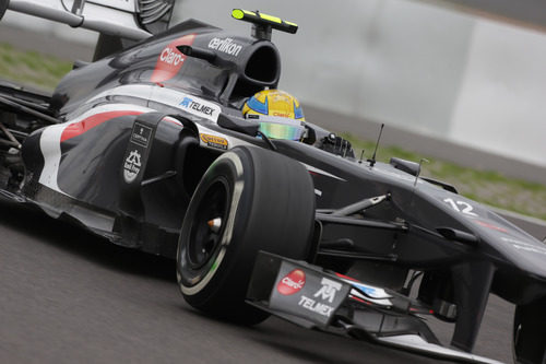 Esteban Gutiérrez lidia con su C32 durante el GP de Alemania 2013