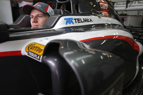 Nico Hülkenberg metido en su C32