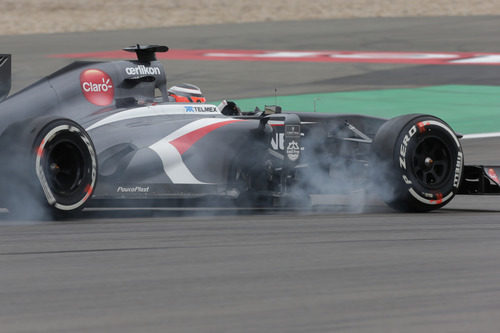 Nico Hülkenberg se pasa de frenada en una de las curvas de Nürburgring