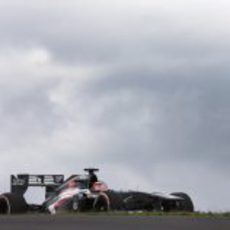 Nico Hülkenberg a toda velocidad con sus neumáticos medios