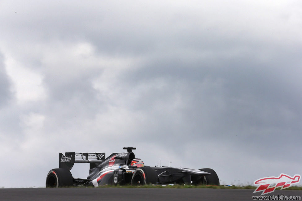 Nico Hülkenberg a toda velocidad con sus neumáticos medios