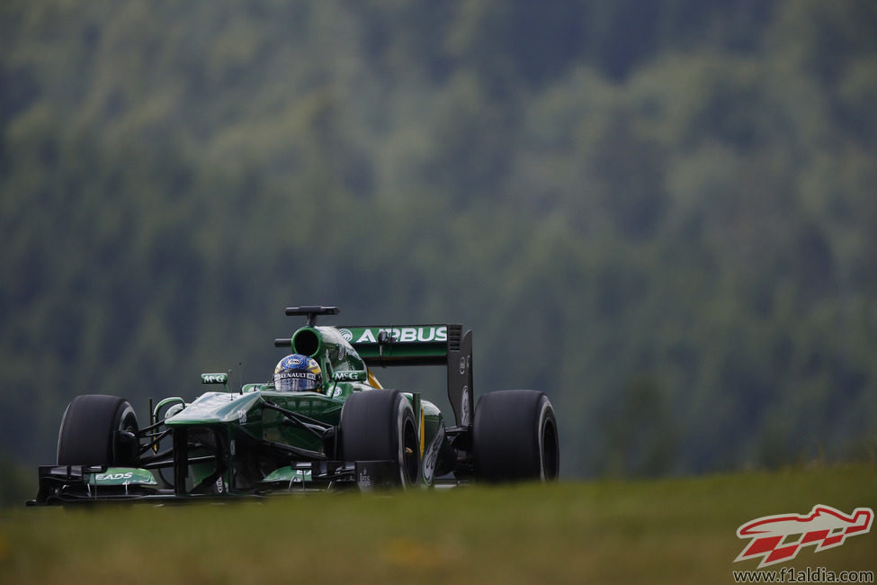 Charles Pic a por otra de las curvas del trazado de Nürburgring