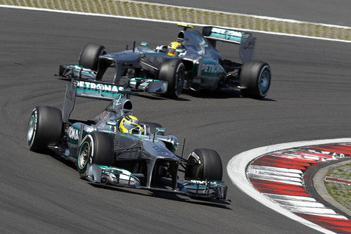 Rosberg y Hanilton luchando codo con codo