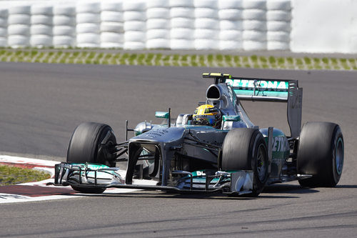 Lewis Hamilton no pudo convertir la pole en victoria
