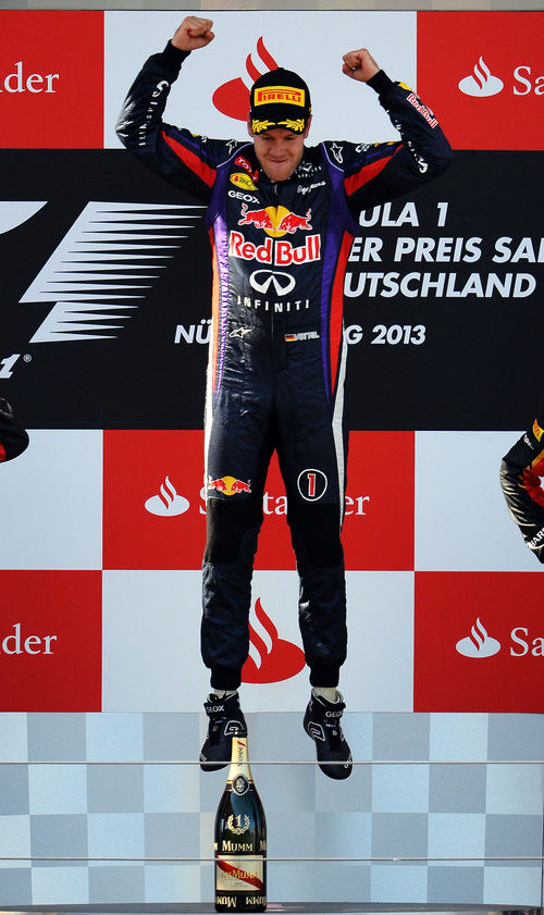Salto de triunfo de Sebastian Vettel