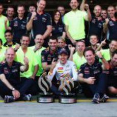 El equipo Red Bull celebra la victoria en Alemania