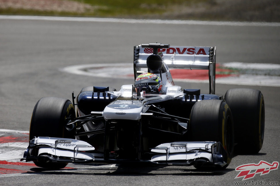 Pastor Maldonado, en la chicane NGK