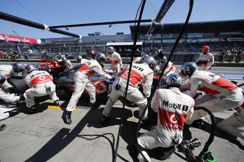 Parada en boxes para Jenson Button