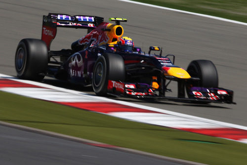 Mark Webber perdió un neumático en su primera parada