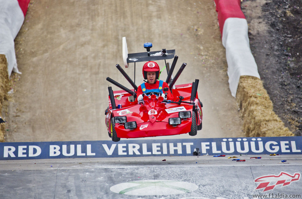 Sebastian Vettel, a lo Mario Kart