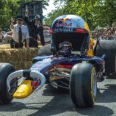 Christian Horner, al volante de un Red Bull muy especial