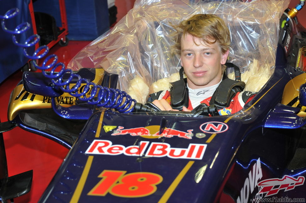 Johnny Cecotto se hace su asiento en Faenza