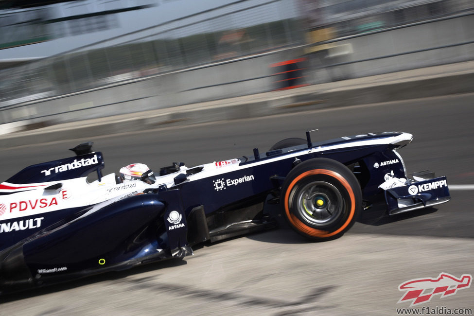 Dani Juncadella sale a pista con el Williams FW35 en los test de Silverstone