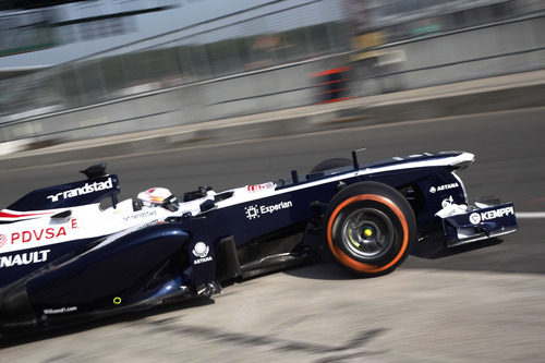 Dani Juncadella sale a pista con el Williams FW35 en los test de Silverstone