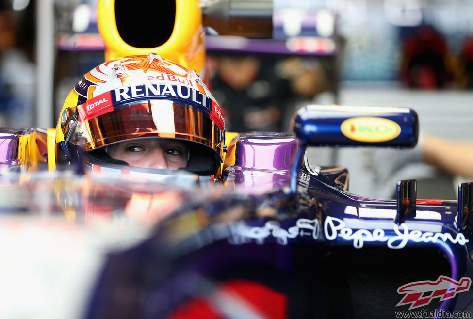 Mirada atenta de Da Costa en el RB9