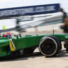 Alexander Rossi sale del box con el CT03