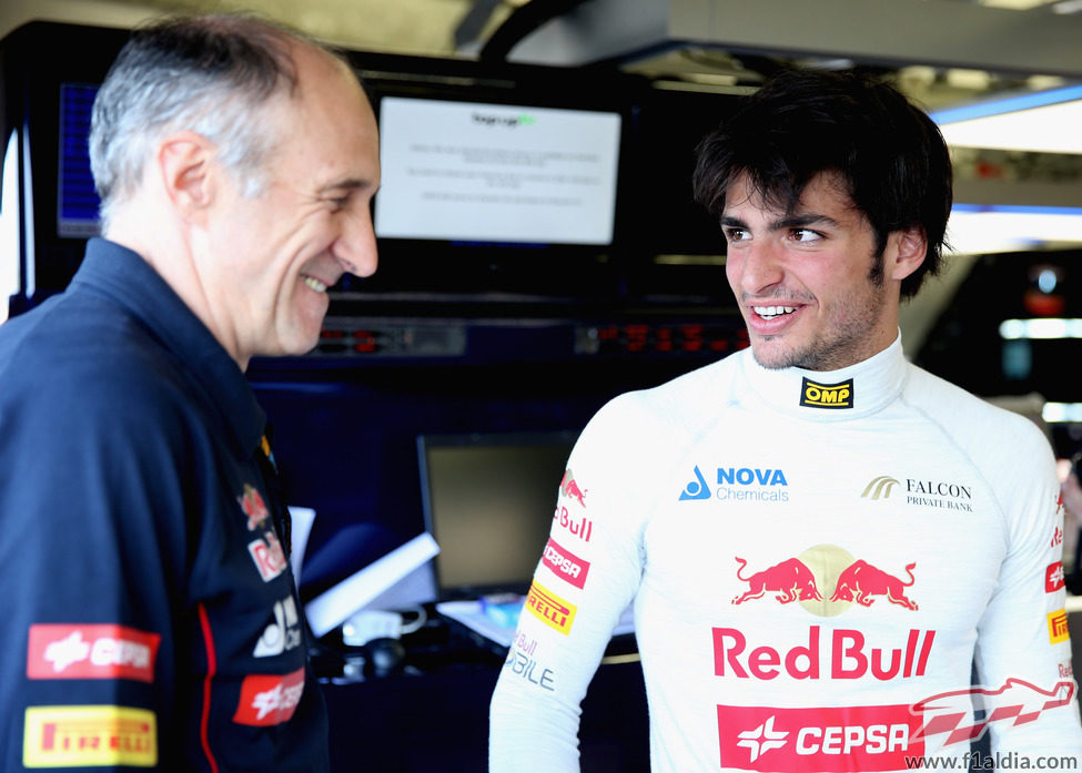 Carlos Sainz habla con Franz Tost