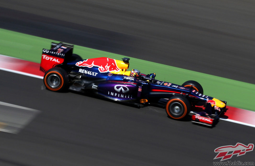 Carlos Sainz Jr rueda con el RB9