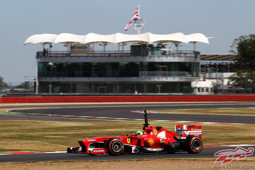 Felipe Massa inicia una nueva vuelta a los mandos del F138