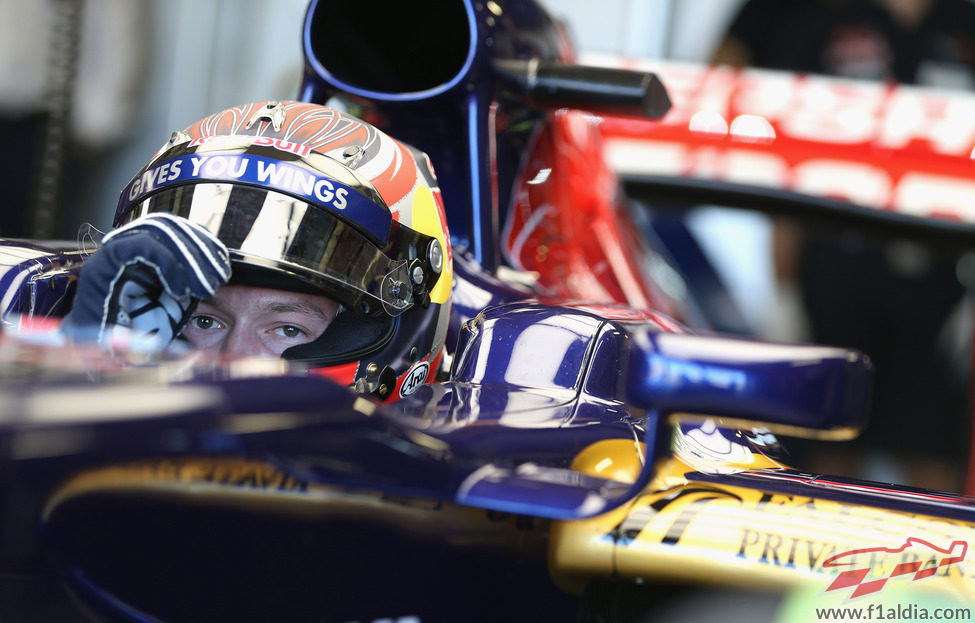 Daniil Kvyat dentro del 'cockpit' del STR8