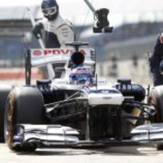 Susie Wolff sale de una parada con Williams