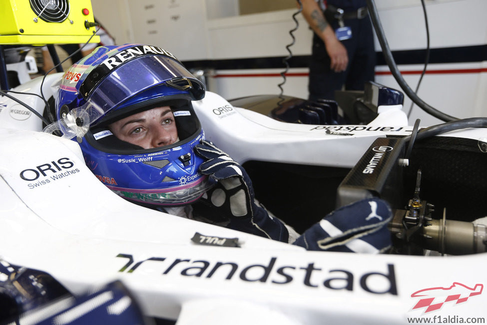 Susie Wolff en el 'cockpit' del FW35