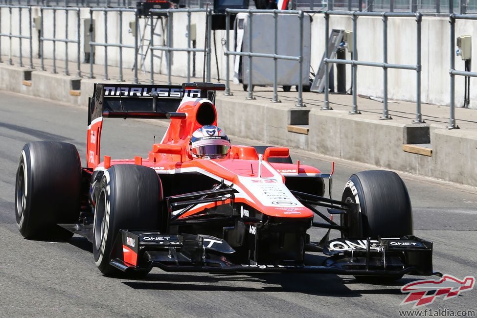 Jules Bianchi abandona el pitlane de Silverstone