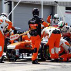 Cambio de neumáticos en Force India