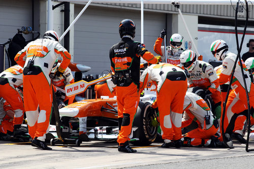 Cambio de neumáticos en Force India