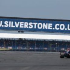 Sebastian Vettel a todo gas en Silverstone