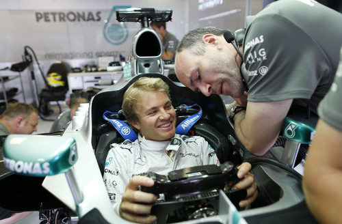 Nico Rosberg probando su asiento