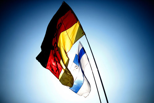 Banderas alemana y finlandesa, juntas