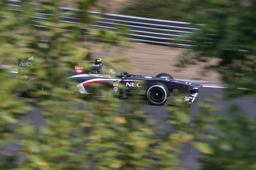 Esteban Gutiérrez lidia con su C32 en Hungaroring