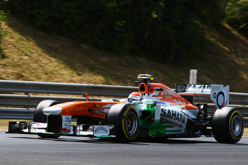 Adrian Sutil rueda con el blando con su VJM06