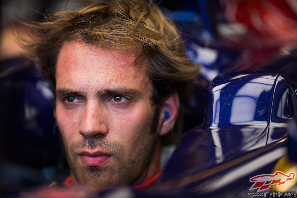 Jean-Eric Vergne se prepara en boxes